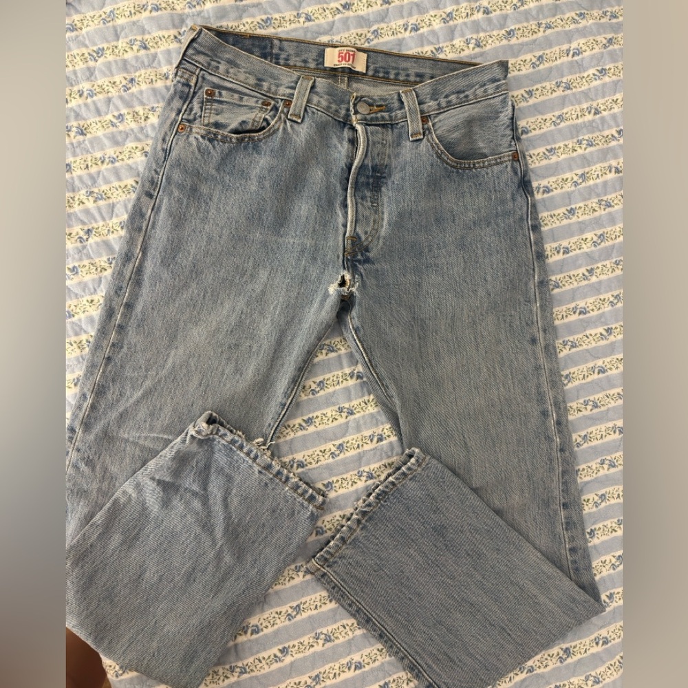 Vintage Levi's Blue Straight Jeans with Distressed Details